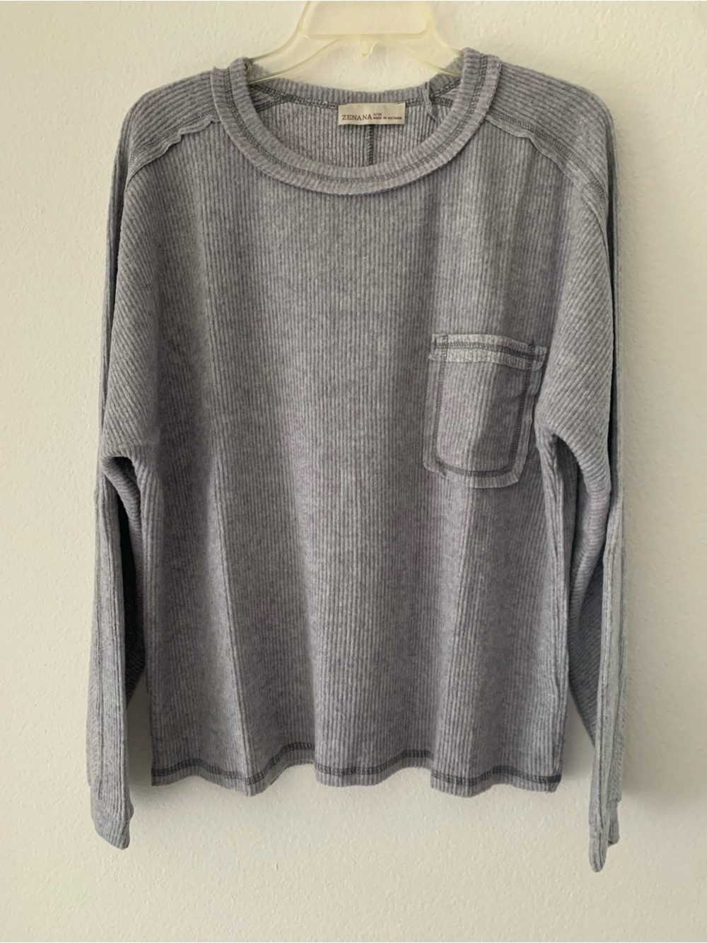 Zenana Outfitters Grey Crewneck Ribbed Top With Pocket NWOT 🌴